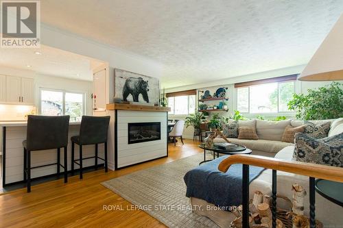 291 Appleby Road, Hamilton (Ancaster), ON - Indoor Photo Showing Living Room With Fireplace