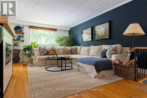 291 Appleby Road, Hamilton (Ancaster), ON - Indoor Photo Showing Living Room With Fireplace