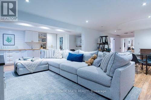 291 Appleby Road, Hamilton (Ancaster), ON - Indoor Photo Showing Living Room