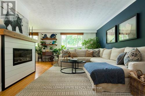 291 Appleby Road, Hamilton (Ancaster), ON - Indoor Photo Showing Living Room With Fireplace