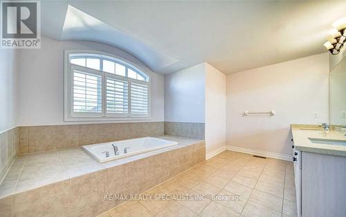 2239 Devonshire Crescent, Oakville, ON - Indoor Photo Showing Bathroom