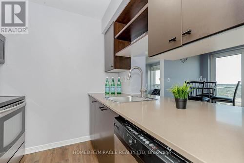 1710 - 215 Queen Street E, Brampton, ON - Indoor Photo Showing Kitchen