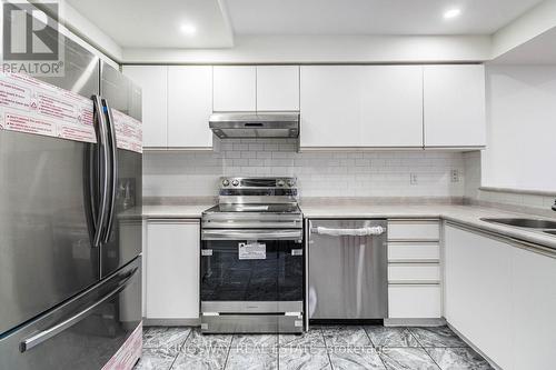 11 - 2920 Headon Forest Drive, Burlington (Headon), ON - Indoor Photo Showing Kitchen