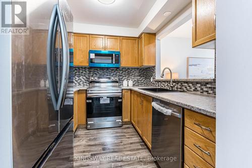 8 - 2880 Headon Forest Drive, Burlington (Headon), ON - Indoor Photo Showing Kitchen