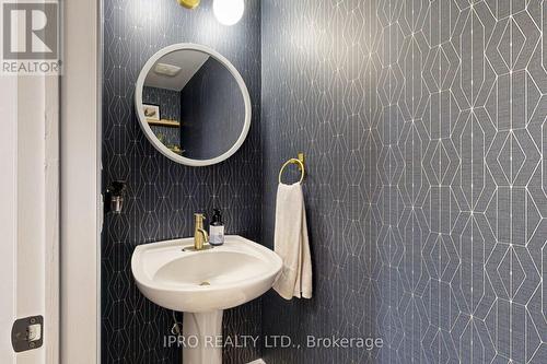 78 Cedarville Drive, Hamilton (Stoney Creek Mountain), ON - Indoor Photo Showing Bathroom