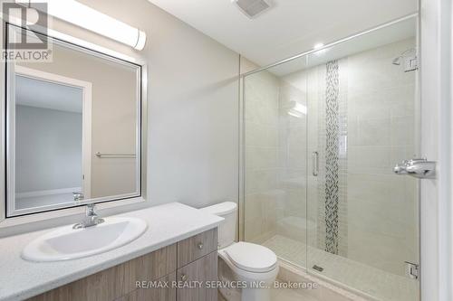 713 Chelton Road, London, ON - Indoor Photo Showing Bathroom