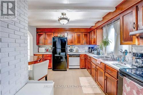 5371 Huron Street, Niagara Falls, ON - Indoor Photo Showing Kitchen With Double Sink