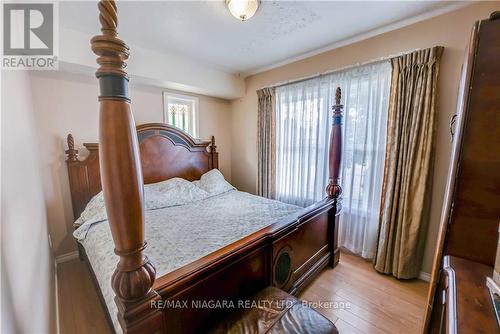 5371 Huron Street, Niagara Falls, ON - Indoor Photo Showing Bedroom