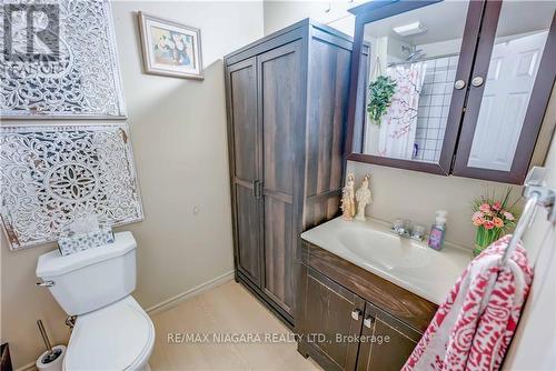 5371 Huron Street, Niagara Falls, ON - Indoor Photo Showing Bathroom