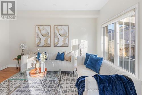 32 Hatton Court, Brampton (Credit Valley), ON - Indoor Photo Showing Living Room