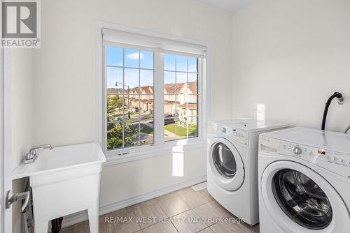 32 Hatton Court, Brampton (Credit Valley), ON - Indoor Photo Showing Laundry Room