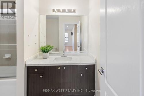 32 Hatton Court, Brampton (Credit Valley), ON - Indoor Photo Showing Bathroom