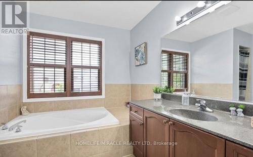 6 Mistybrook Crescent, Brampton (Fletcher'S Meadow), ON - Indoor Photo Showing Bathroom