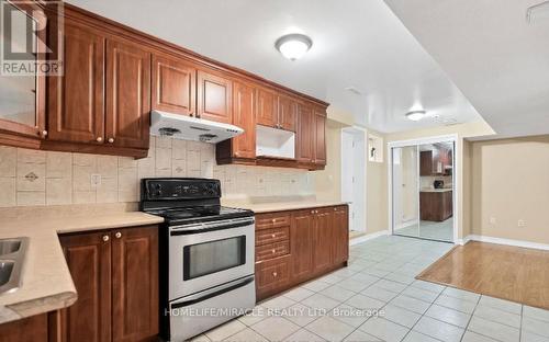 6 Mistybrook Crescent, Brampton (Fletcher'S Meadow), ON - Indoor Photo Showing Kitchen