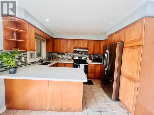 6 Mistybrook Crescent, Brampton (Fletcher'S Meadow), ON - Indoor Photo Showing Kitchen