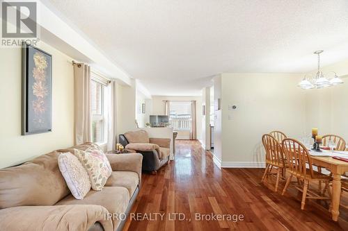 7 Blairwood Court, Brampton, ON - Indoor Photo Showing Living Room