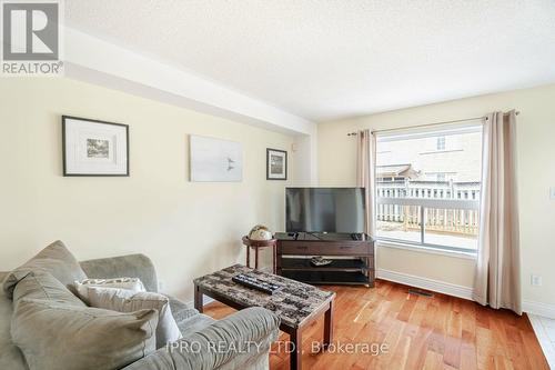 7 Blairwood Court, Brampton (Vales Of Castlemore), ON - Indoor Photo Showing Living Room