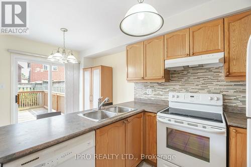 7 Blairwood Court, Brampton (Vales Of Castlemore), ON - Indoor Photo Showing Kitchen With Double Sink