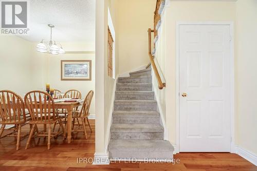 7 Blairwood Court, Brampton (Vales Of Castlemore), ON - Indoor