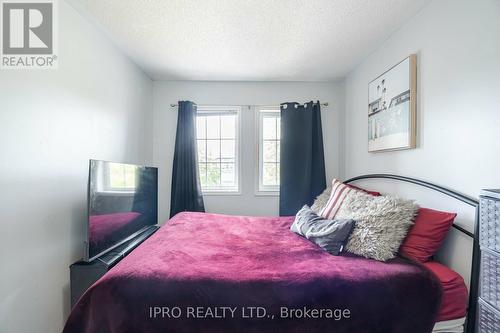 7 Blairwood Court, Brampton (Vales Of Castlemore), ON - Indoor Photo Showing Bedroom