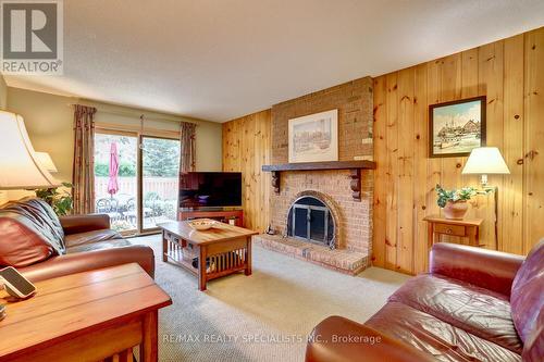 2542 King Richards Place, Mississauga (Sheridan), ON - Indoor Photo Showing Living Room With Fireplace