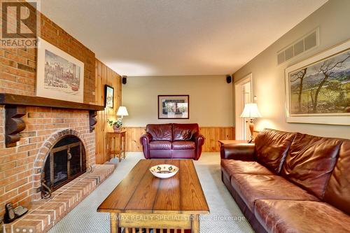 2542 King Richards Place, Mississauga (Sheridan), ON - Indoor Photo Showing Living Room With Fireplace