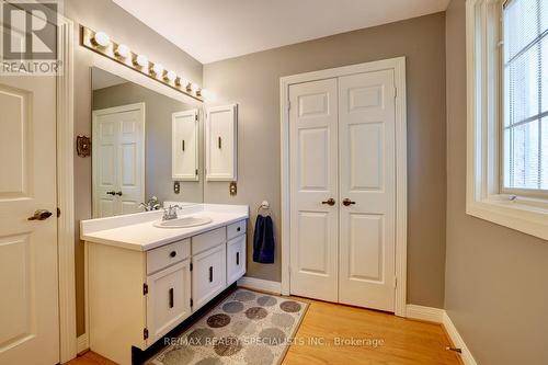 2542 King Richards Place, Mississauga (Sheridan), ON - Indoor Photo Showing Bathroom