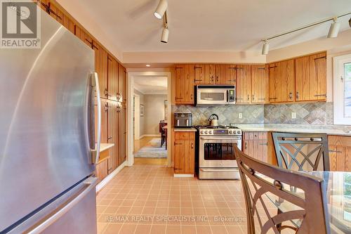 2542 King Richards Place, Mississauga (Sheridan), ON - Indoor Photo Showing Kitchen With Stainless Steel Kitchen