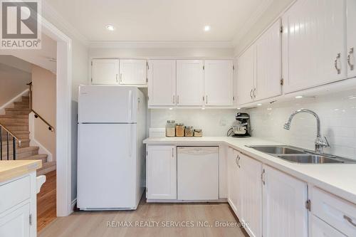 11 Courtleigh Square, Brampton (Heart Lake East), ON - Indoor Photo Showing Kitchen With Double Sink