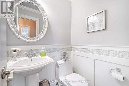 11 Courtleigh Square, Brampton (Heart Lake East), ON - Indoor Photo Showing Bathroom