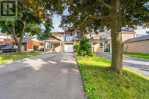 11 Courtleigh Square, Brampton (Heart Lake East), ON - Outdoor With Facade