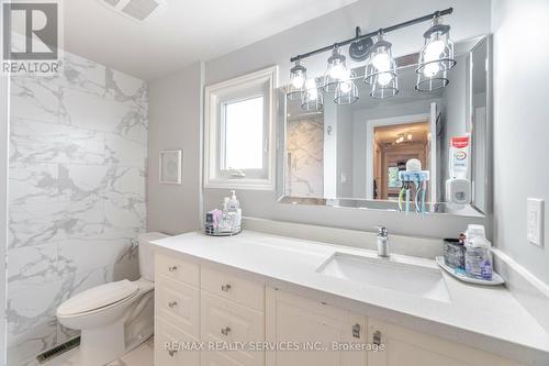 11 Courtleigh Square, Brampton (Heart Lake East), ON - Indoor Photo Showing Bathroom