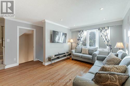 11 Courtleigh Square, Brampton (Heart Lake East), ON - Indoor Photo Showing Living Room