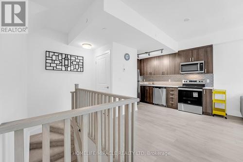 7 - 4025 Hickory Drive, Mississauga (Rathwood), ON - Indoor Photo Showing Kitchen