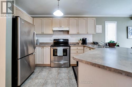 2287 Saddlecreek Crescent, Oakville (West Oak Trails), ON - Indoor Photo Showing Kitchen With Double Sink