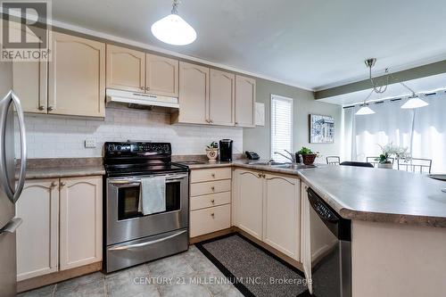 2287 Saddlecreek Crescent, Oakville (West Oak Trails), ON - Indoor Photo Showing Kitchen With Double Sink