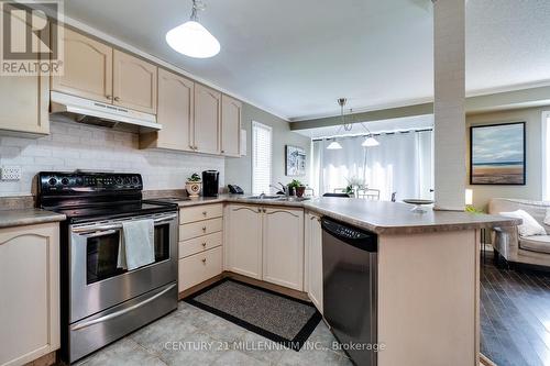 2287 Saddlecreek Crescent, Oakville (West Oak Trails), ON - Indoor Photo Showing Kitchen