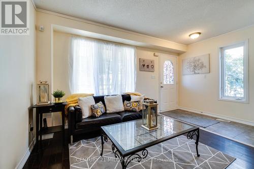 2287 Saddlecreek Crescent, Oakville (West Oak Trails), ON - Indoor Photo Showing Living Room