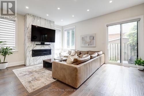 1164 Bridge Road, Oakville, ON - Indoor Photo Showing Living Room