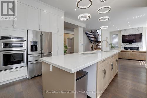 1164 Bridge Road, Oakville, ON - Indoor Photo Showing Kitchen With Upgraded Kitchen