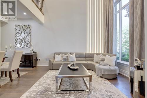 1164 Bridge Road, Oakville, ON - Indoor Photo Showing Living Room