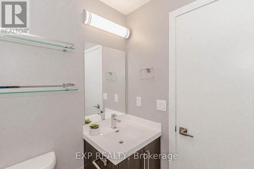 709 - 2093 Fairview Street, Burlington (Freeman), ON - Indoor Photo Showing Bathroom