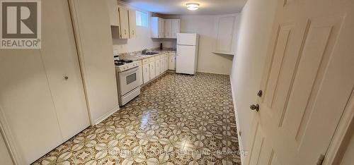 281 Centre Street N, Brampton, ON - Indoor Photo Showing Kitchen