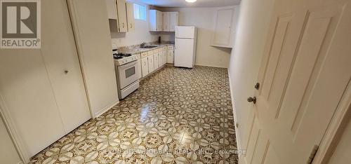 281 Centre Street N, Brampton, ON - Indoor Photo Showing Kitchen