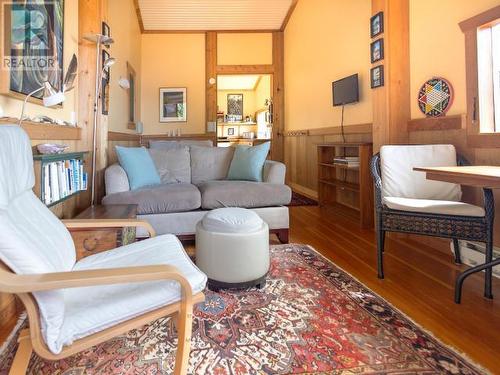 3265 Atrevida Road, Powell River, BC - Indoor Photo Showing Living Room