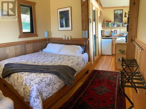 3265 Atrevida Road, Powell River, BC - Indoor Photo Showing Bedroom