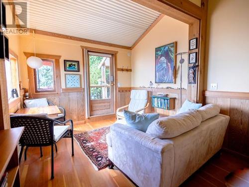 3265 Atrevida Road, Powell River, BC - Indoor Photo Showing Living Room With Fireplace