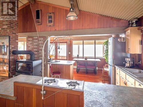 3265 Atrevida Road, Powell River, BC - Indoor Photo Showing Kitchen