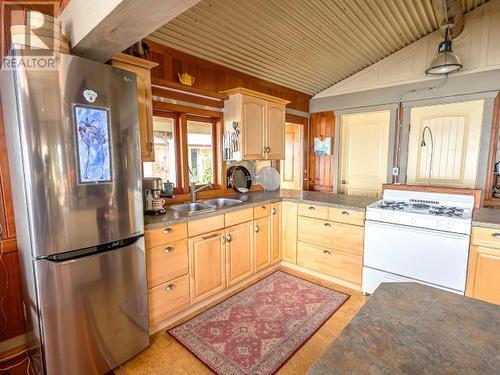 3265 Atrevida Road, Powell River, BC - Indoor Photo Showing Kitchen With Double Sink