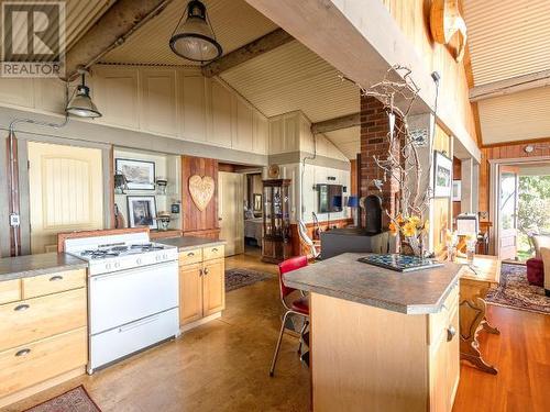 3265 Atrevida Road, Powell River, BC - Indoor Photo Showing Kitchen